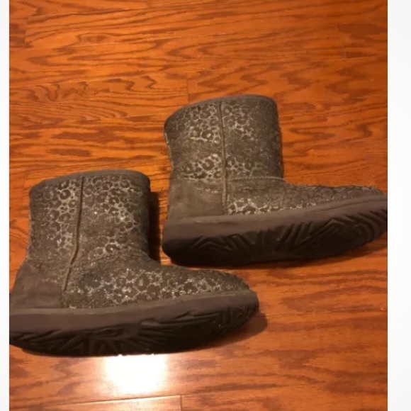 Ugg Big kids brown leopards print SZ big kids 6 or women’s size 8. - Picture 3 of 8